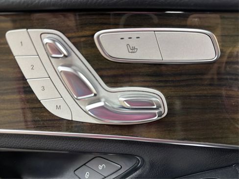 Used 2020 Mercedes-Benz GLC 300 image 40