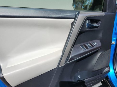 Used 2018 Toyota RAV4 XLE image 16