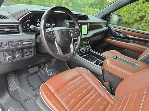 Used 2023 GMC Yukon XL Denali Ultimate AWD/4WD image 17