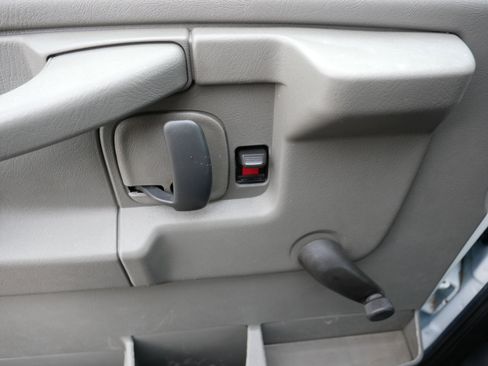 Used 2014 Chevrolet Express 3500 image 12