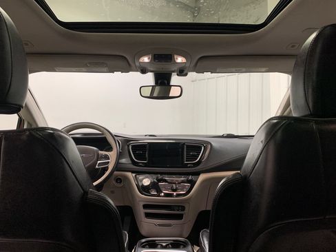 Used 2019 Chrysler Pacifica Limited FWD image 22