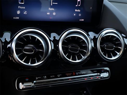 New 2026 Mercedes-Benz GLA 250 4MATIC image 41