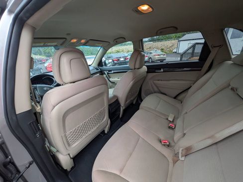 Used 2014 Kia Sorento LX FWD image 32