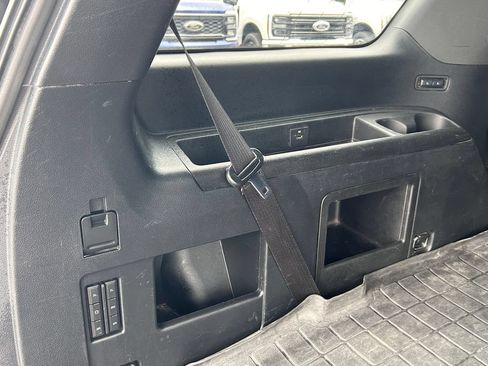 Used 2020 Ford Expedition XLT w/ Equipment Group 202A AWD/4WD image 39