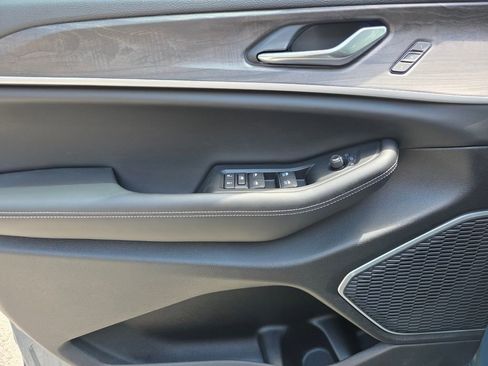 New 2026 Jeep Grand Cherokee L Limited RWD image 16
