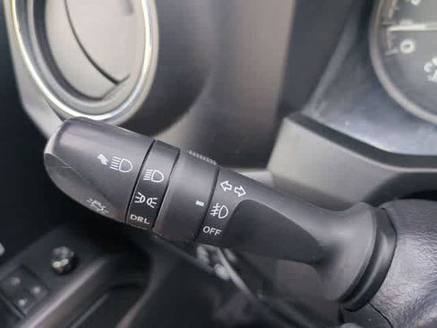 Used 2017 Toyota Tacoma TRD Off-Road w/ Tow Package (A/T) image 26