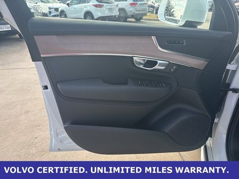 Certified 2025 Volvo XC90 B6 Plus image 21
