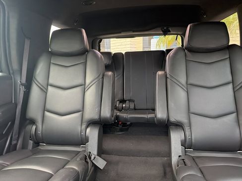 Used 2019 Cadillac Escalade Platinum image 13