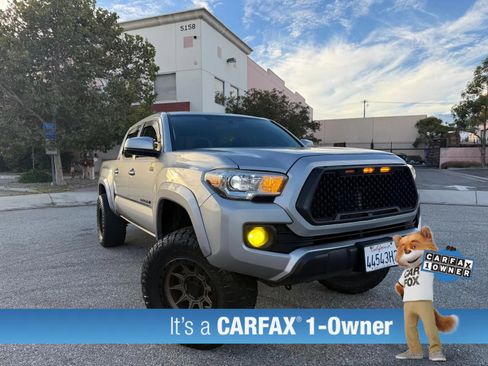 Used 2017 Toyota Tacoma SR5 w/ SR5 Appearance Package (SM) RWD image 2