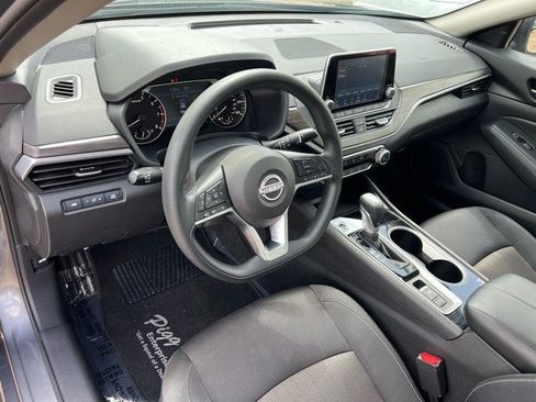 Used 2024 Nissan Altima 2.5 SV image 12
