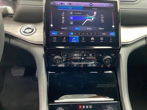 Used 2024 Jeep Grand Cherokee Overland w/ Luxury Tech Group IV AWD/4WD image 24