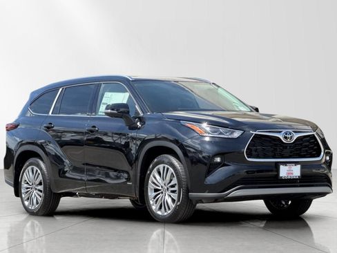 New 2026 Toyota Highlander Platinum AWD/4WD image 1