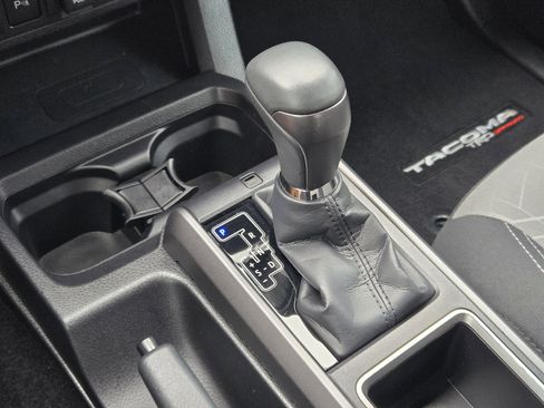 Used 2023 Toyota Tacoma TRD Off-Road w/ Technology Package AWD/4WD image 30