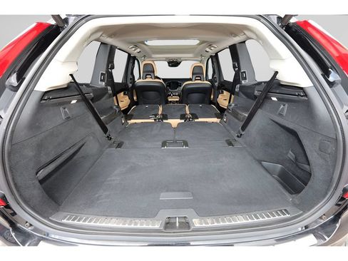 Used 2016 Volvo XC90 T6 Momentum w/ Momentum Plus Package AWD/4WD image 21