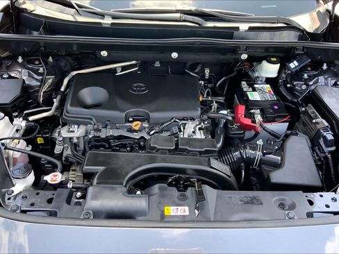 Used 2020 Toyota RAV4 LE FWD image 31