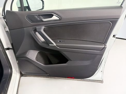 Used 2018 Volkswagen Tiguan SEL FWD image 36