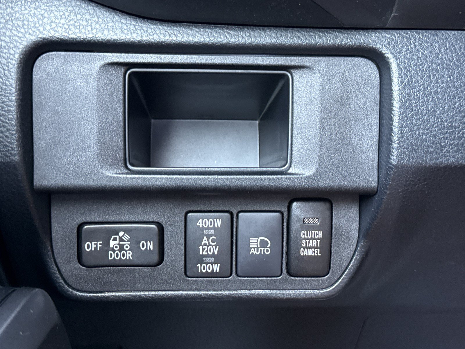 Used 2018 Toyota Tacoma TRD Off-Road w/ Technology Package AWD/4WD image 18