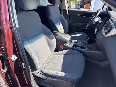 Used 2017 Kia Sorento AWD w/ LX Convenience Package image 7