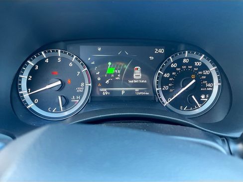 Used 2020 Toyota Highlander XLE AWD/4WD image 12