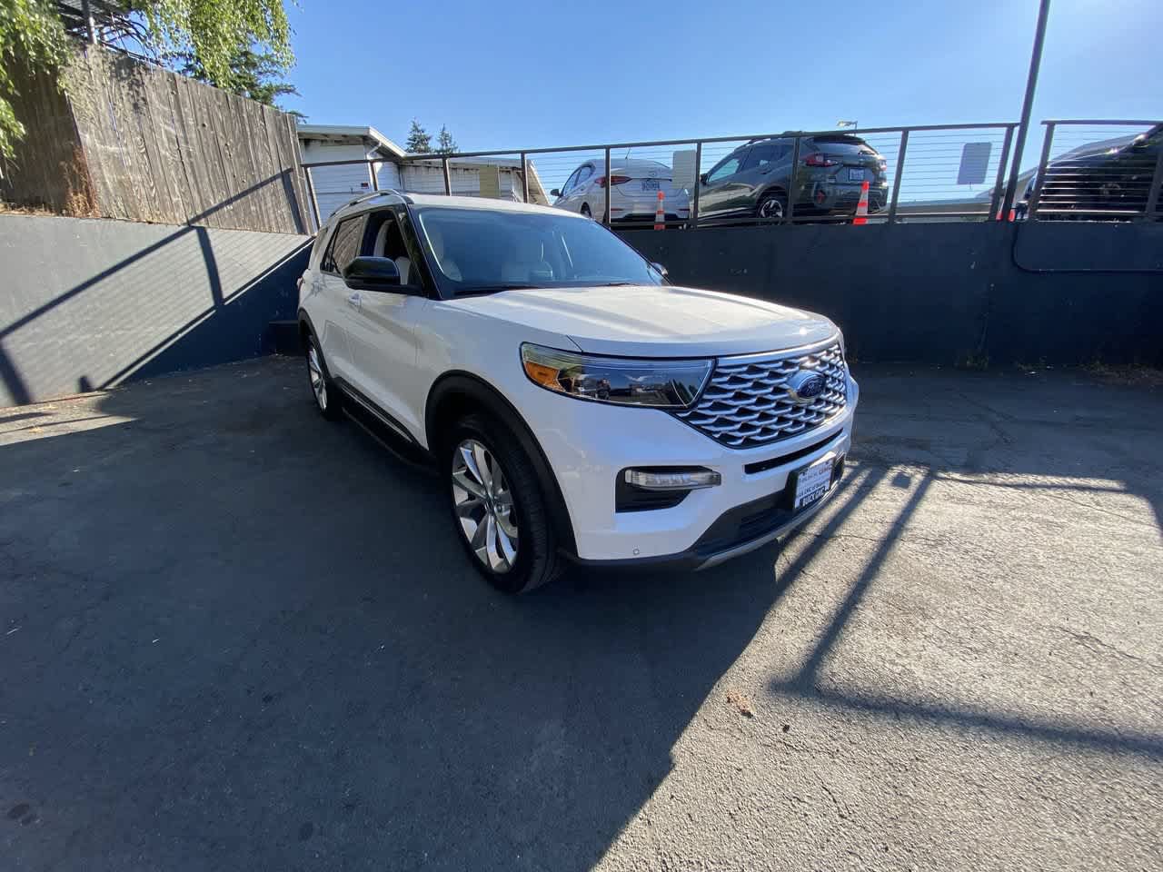 Used 2022 Ford Explorer Platinum w/ Equipment Group 601A AWD/4WD image 8