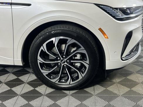 Used 2024 Lincoln Nautilus Reserve w/ Equipment Group 202A image 12