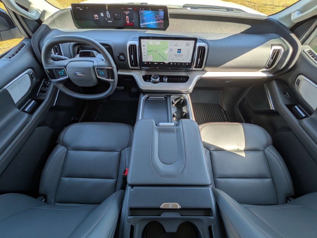 Used 2025 Ford Expedition Active AWD/4WD image 18