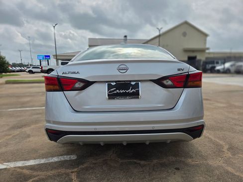 Used 2024 Nissan Altima 2.5 SV FWD image 6