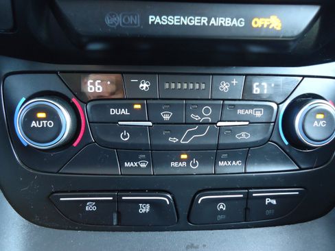 Used 2021 Ford Transit Connect XLT FWD image 16