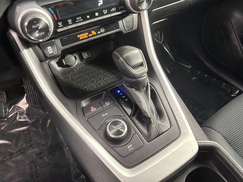 Used 2021 Toyota RAV4 LE image 33