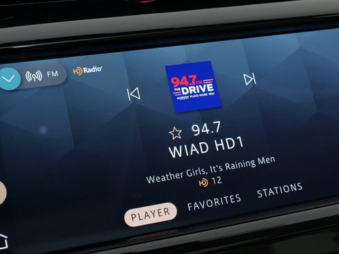 Used 2023 Land Rover Discovery Sport S image 57