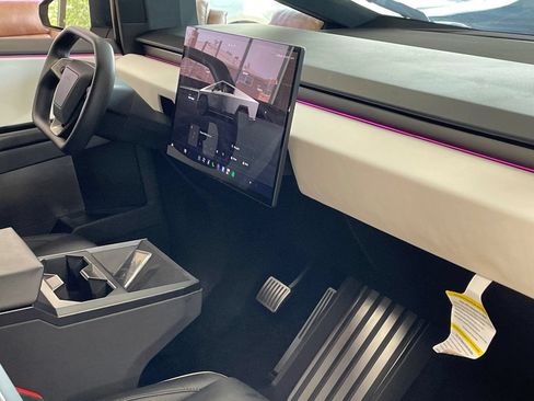 Used 2024 Tesla Cybertruck AWD Crew Cab image 22