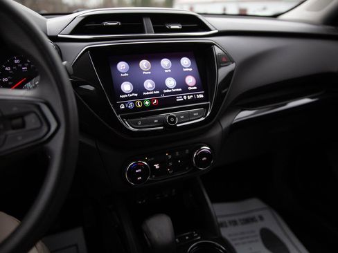 Used 2022 Chevrolet TrailBlazer LT w/ Convenience Package image 12