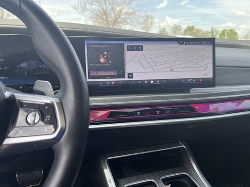 Used 2025 BMW 740i xDrive w/ Premium Package image 31