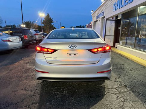 Used 2017 Hyundai Elantra SE FWD image 5