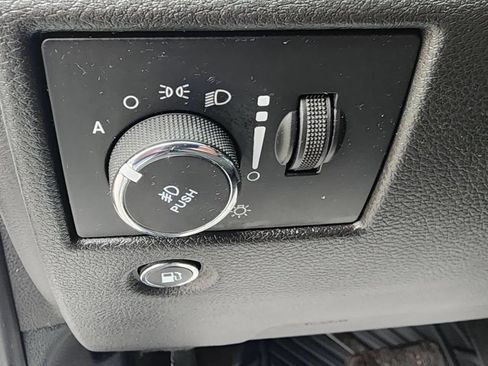 Used 2019 Jeep Grand Cherokee Laredo AWD/4WD image 19