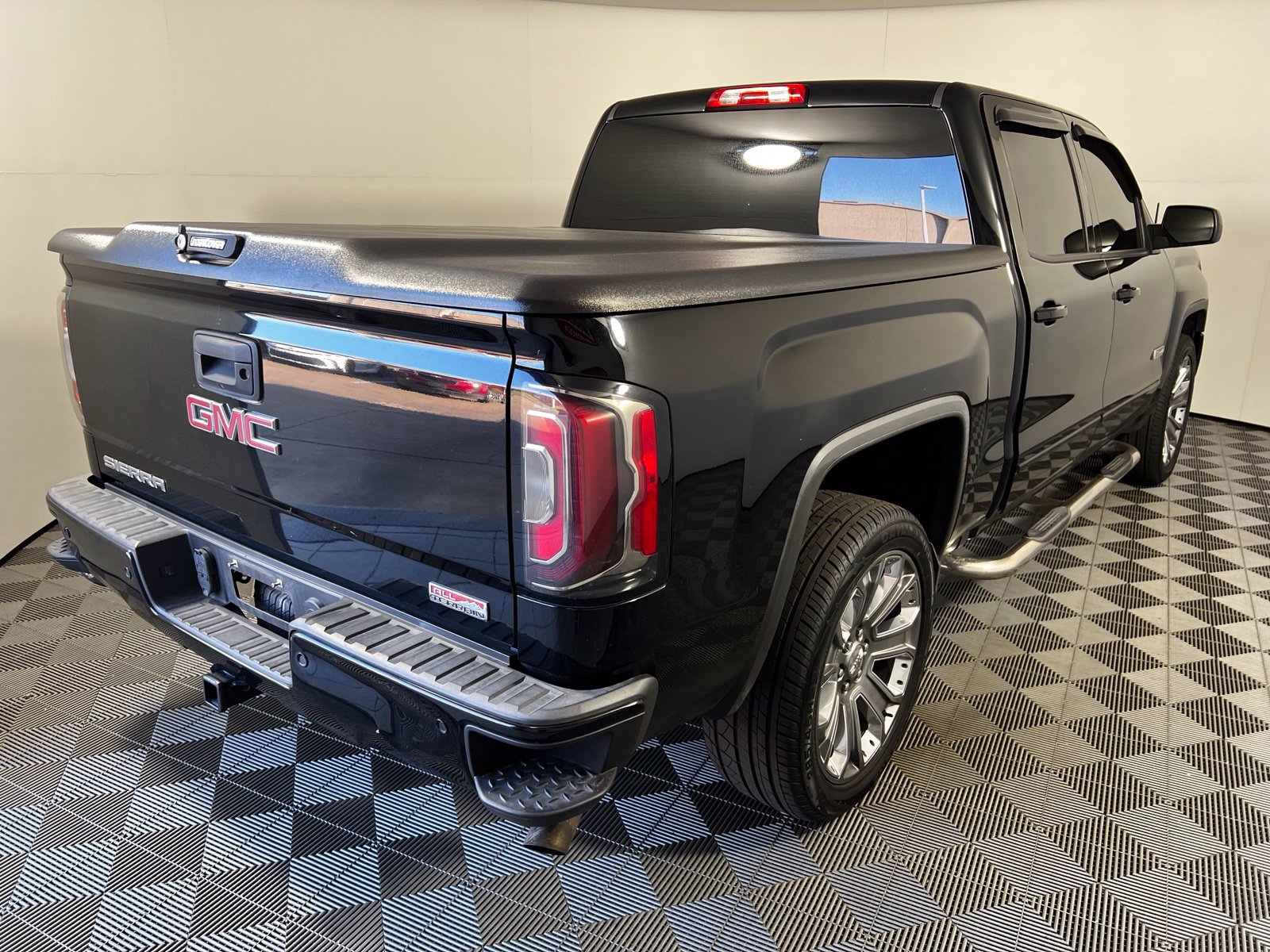 Used 2017 GMC Sierra 1500 SLT w/ All Terrain Package AWD/4WD image 5
