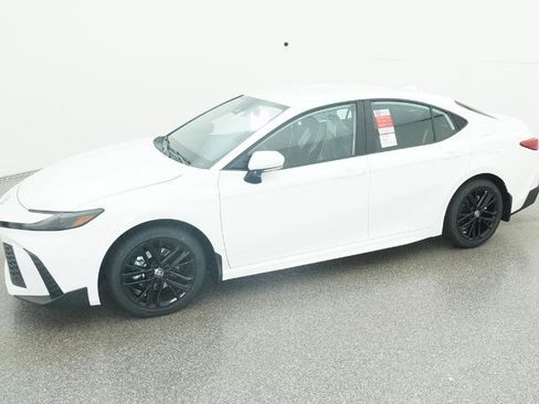 New 2026 Toyota Camry SE image 2