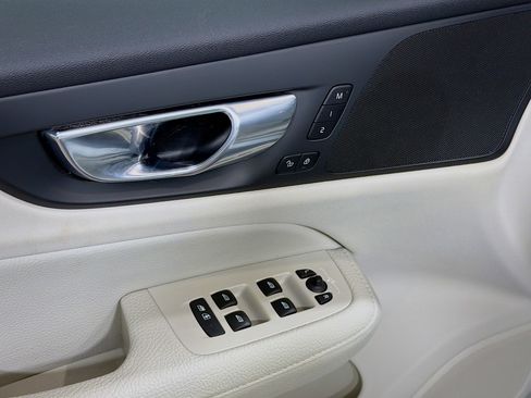 Used 2020 Volvo V60 T5 Cross Country image 22