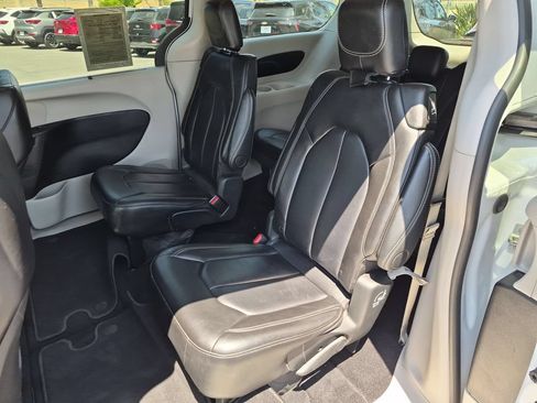 Used 2024 Chrysler Pacifica Touring-L FWD image 28