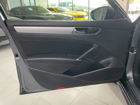 Used 2019 Volkswagen Passat 2.0T Wolfsburg w/ Wheels & Sunroof Package image 13