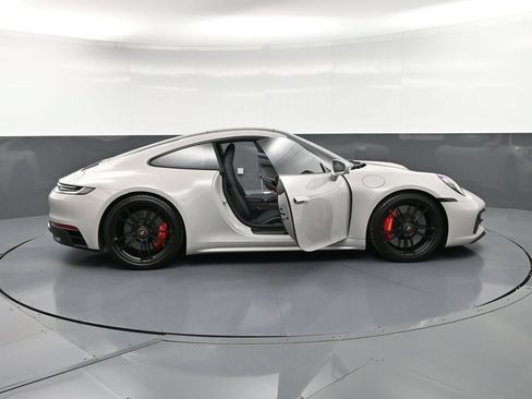 Certified 2024 Porsche 911 Carrera GTS RWD image 34