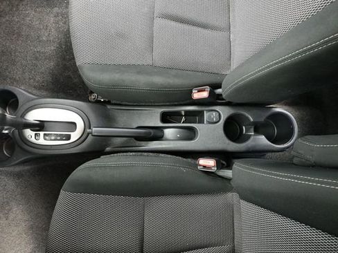 Used 2018 Nissan Versa SV image 29