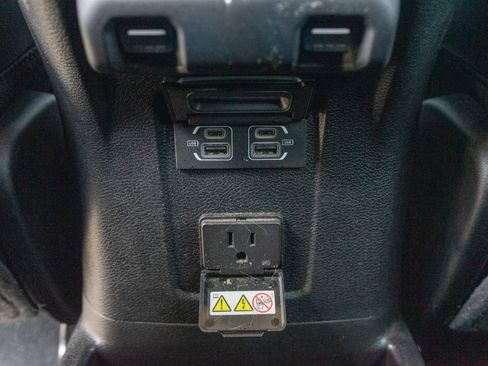 Used 2024 Jeep Wrangler High Altitude AWD/4WD image 32