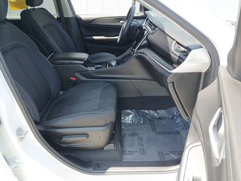 Used 2023 Jeep Grand Cherokee L Laredo RWD image 29