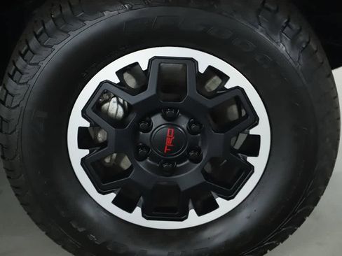 Used 2024 Toyota Tacoma TRD Off-Road image 10