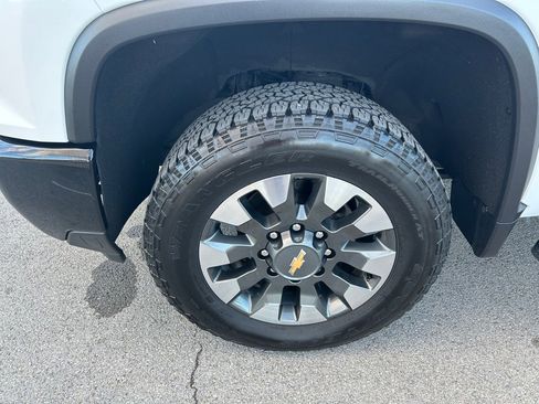 Used 2024 Chevrolet Silverado 2500 Custom w/ Custom Value Package image 11