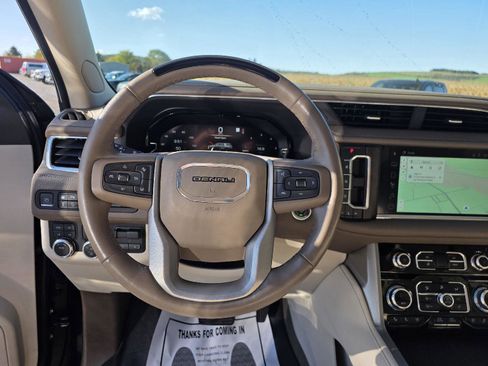 Used 2023 GMC Yukon Denali w/ Advanced Technology Package image 14