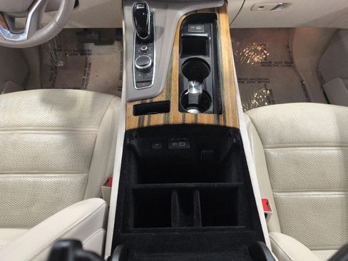 Certified 2022 Cadillac Escalade ESV Premium Luxury Platinum w/ LPO, Radiant Package AWD/4WD image 17
