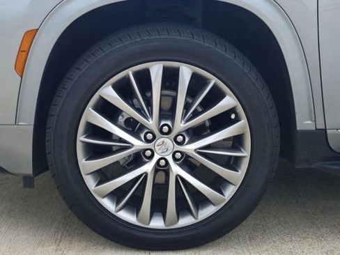 Used 2025 Buick Enclave Avenir AWD/4WD image 10