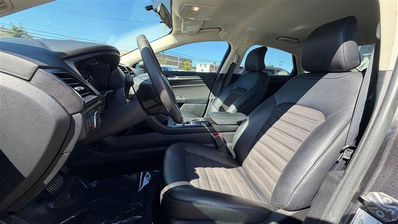 Used 2018 Ford Fusion SE w/ Equipment Group 201A FWD image 23
